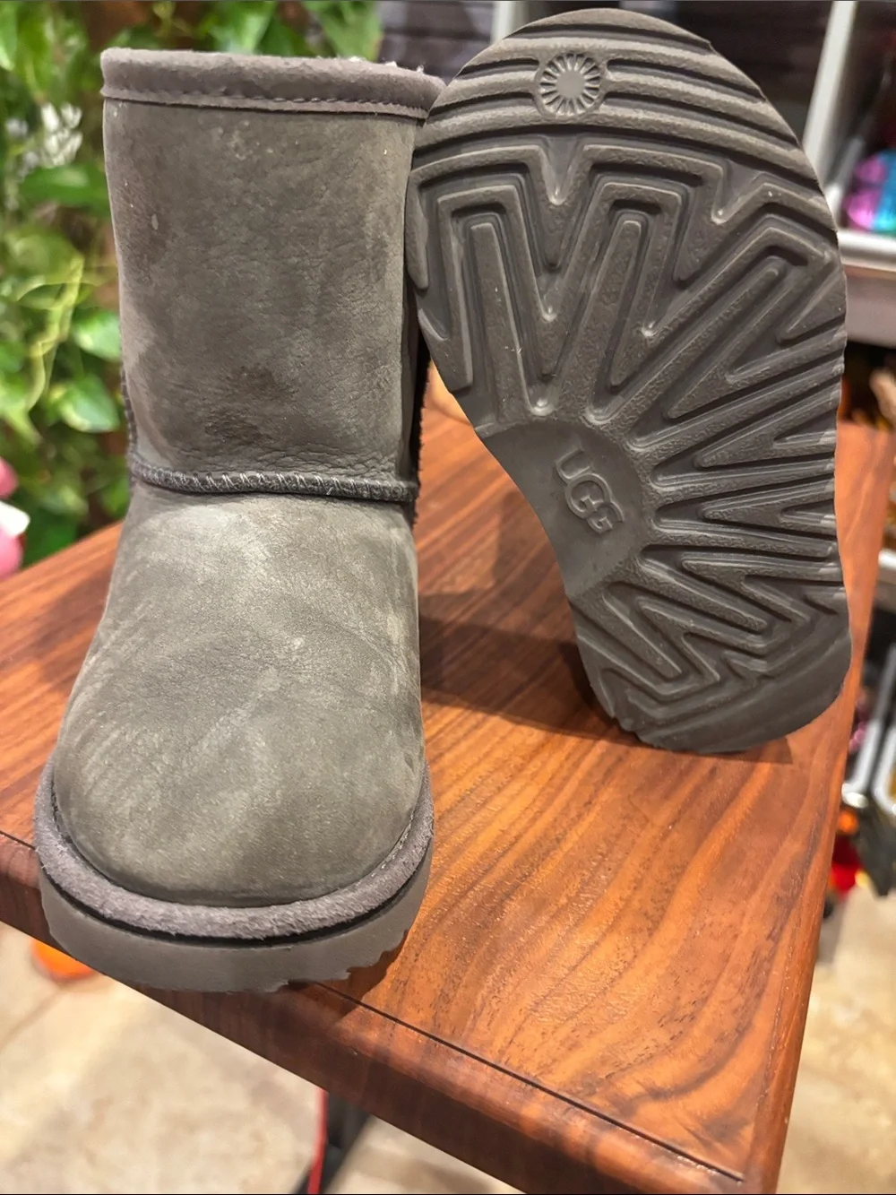 UGG Short Suede Boot in Grey size 8 Kids